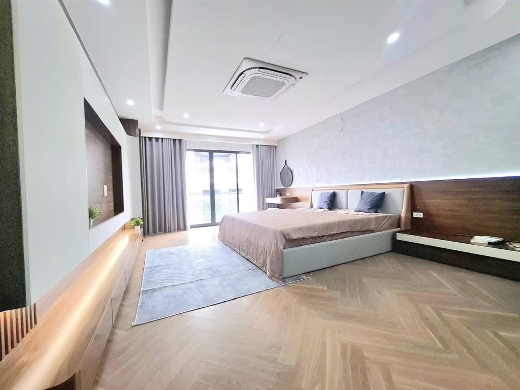 Bán nhà nguyễn văn huyên 55m2, mt 5.5m  phân lô vỉa hè ô tô tránh  khu vực vip