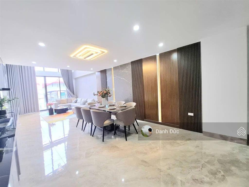 Bán nhà nguyễn văn huyên 55m2, mt 5.5m  phân lô vỉa hè ô tô tránh  khu vực vip