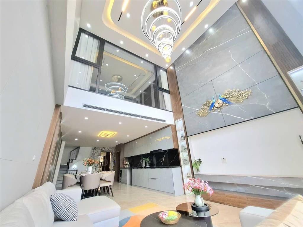 Bán nhà nguyễn văn huyên 55m2, mt 5.5m  phân lô vỉa hè ô tô tránh  khu vực vip