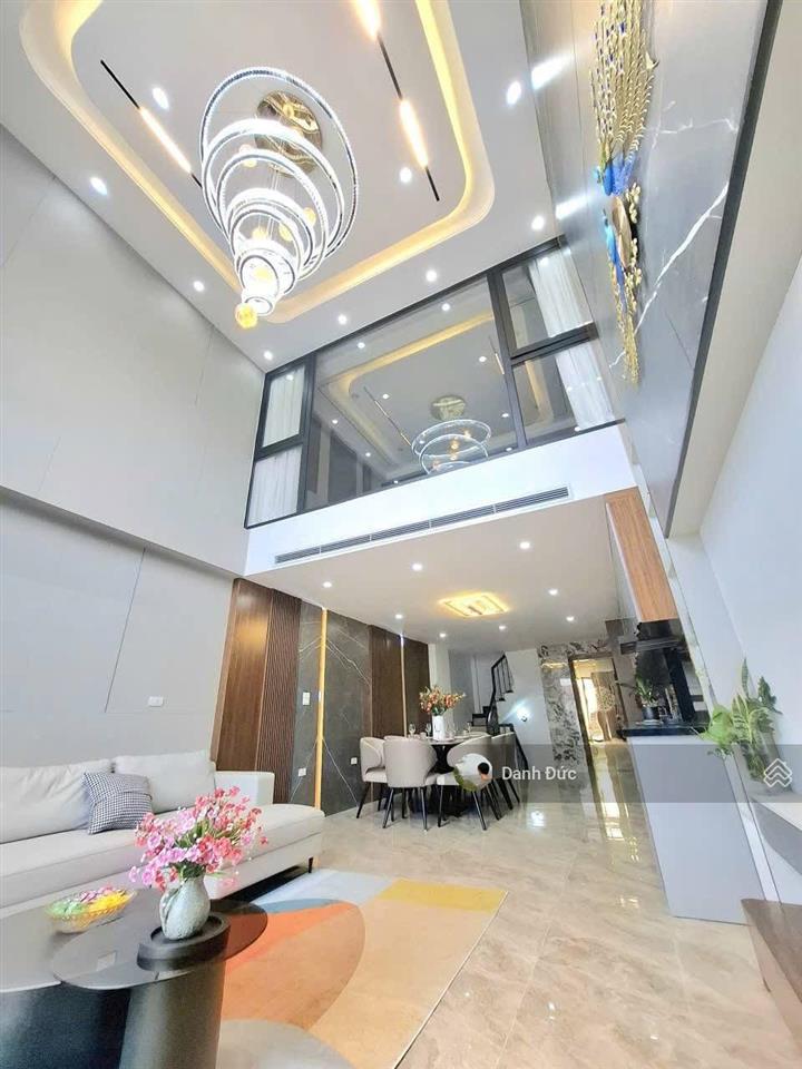 Bán nhà nguyễn văn huyên 55m2, mt 5.5m  phân lô vỉa hè ô tô tránh  khu vực vip