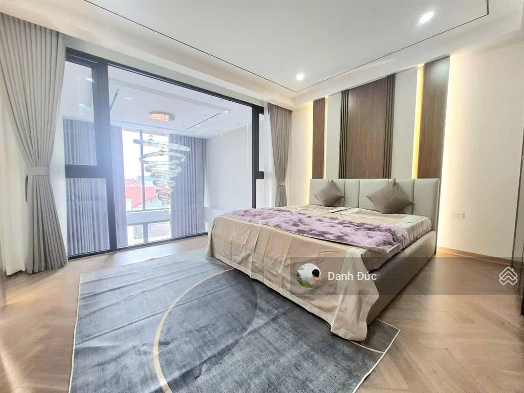Bán nhà nguyễn văn huyên 55m2, mt 5.5m  phân lô vỉa hè ô tô tránh  khu vực vip