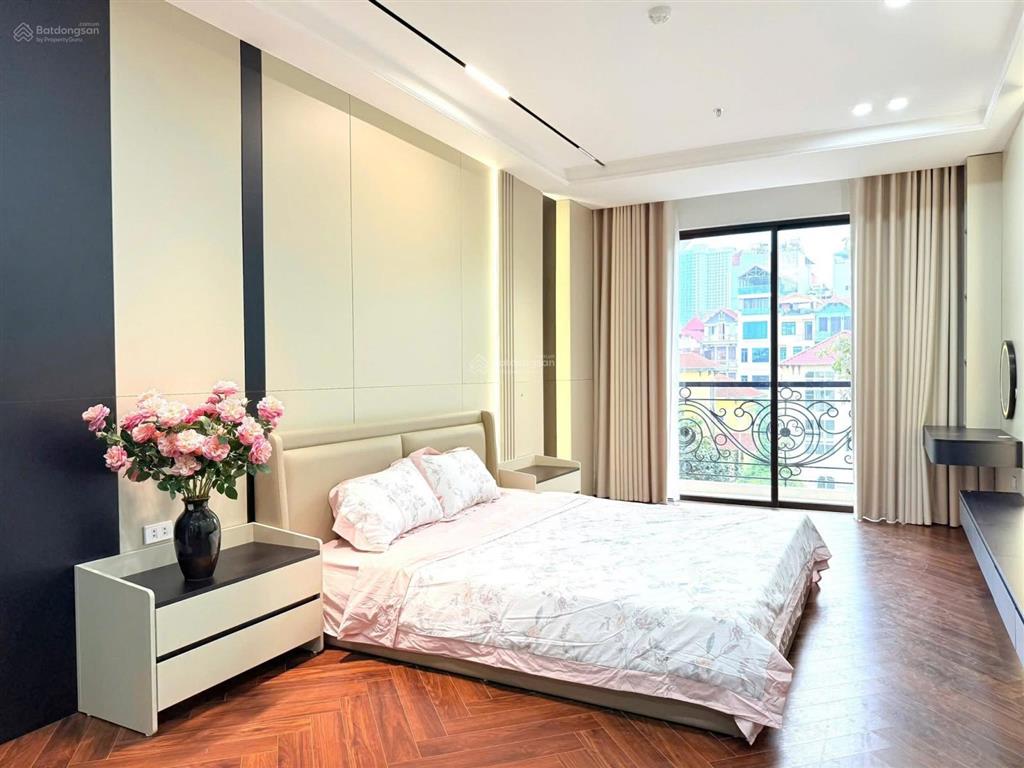 Bán nhà trung kính đôi 52m2, thang máy  phân lô ô tô tránh  cực gần phố