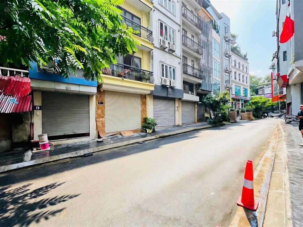 Bán nhà võ chí công/lạc long quân  phân lô vỉa hè ô tô tránh  thang máy  20m ra 2 mặt phố