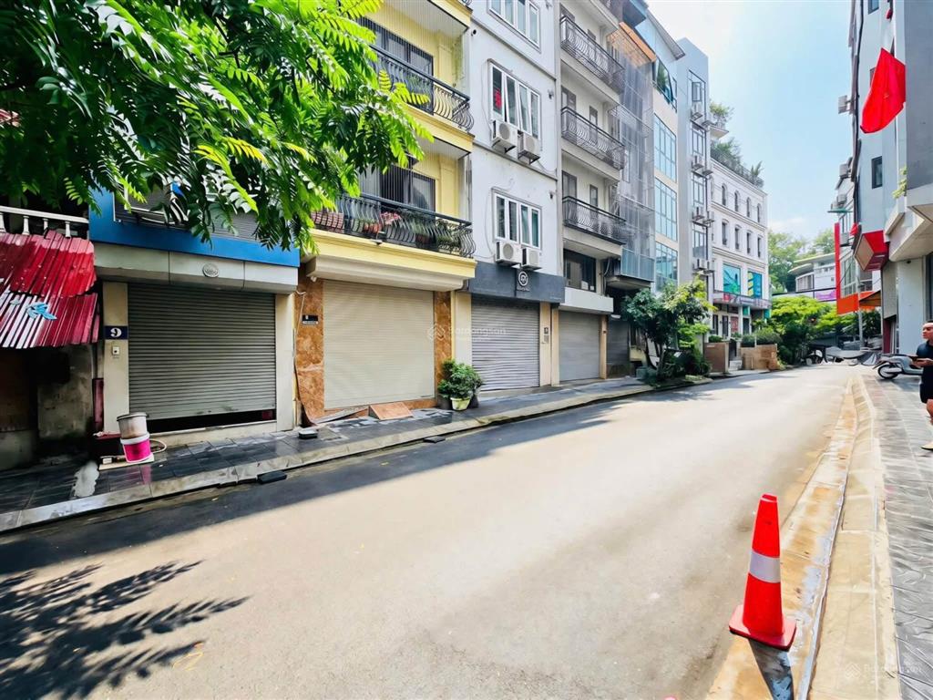 Bán nhà lạc long quân  40m2  thang máy  mặt ngõ phân lô vỉa hè ô tô tránh  20m ra phố