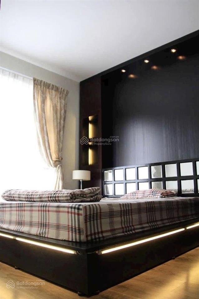 Nhà nở hậu đẹp  cách mạng tháng 8  5.3m/5.6x9m (46m2), 4 tầng  9.5 tỷ