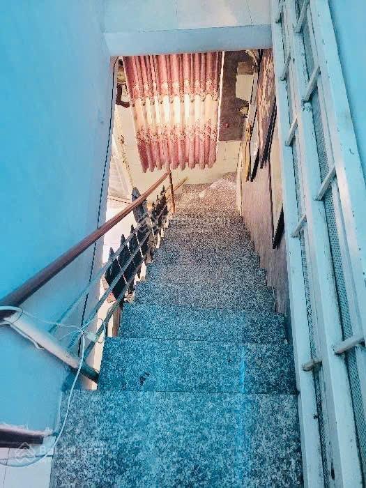 Nhà c2 lâu năm  cách mạng tháng 8  28m2, 3tầng  4.3tỷ