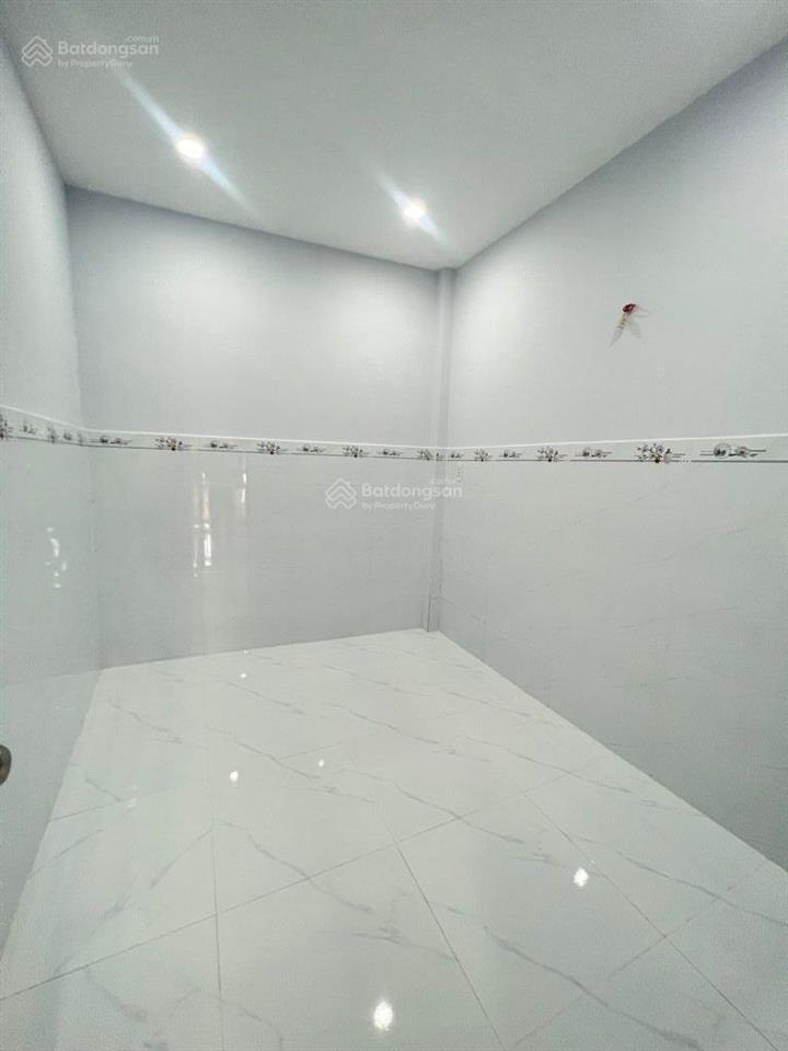 Nhà mới, ko lg qh  cách mạng tháng 8  33m2, 2tầng  3.83tỷ