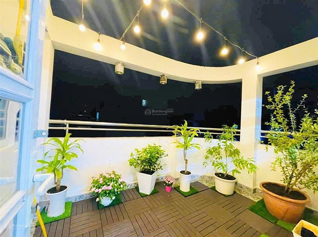 Nhà hẻm xh 4m, lô góc, ko lg qh  hồ thị kỷ  5x4.5(23m2), 5tầng  6.4tỷ