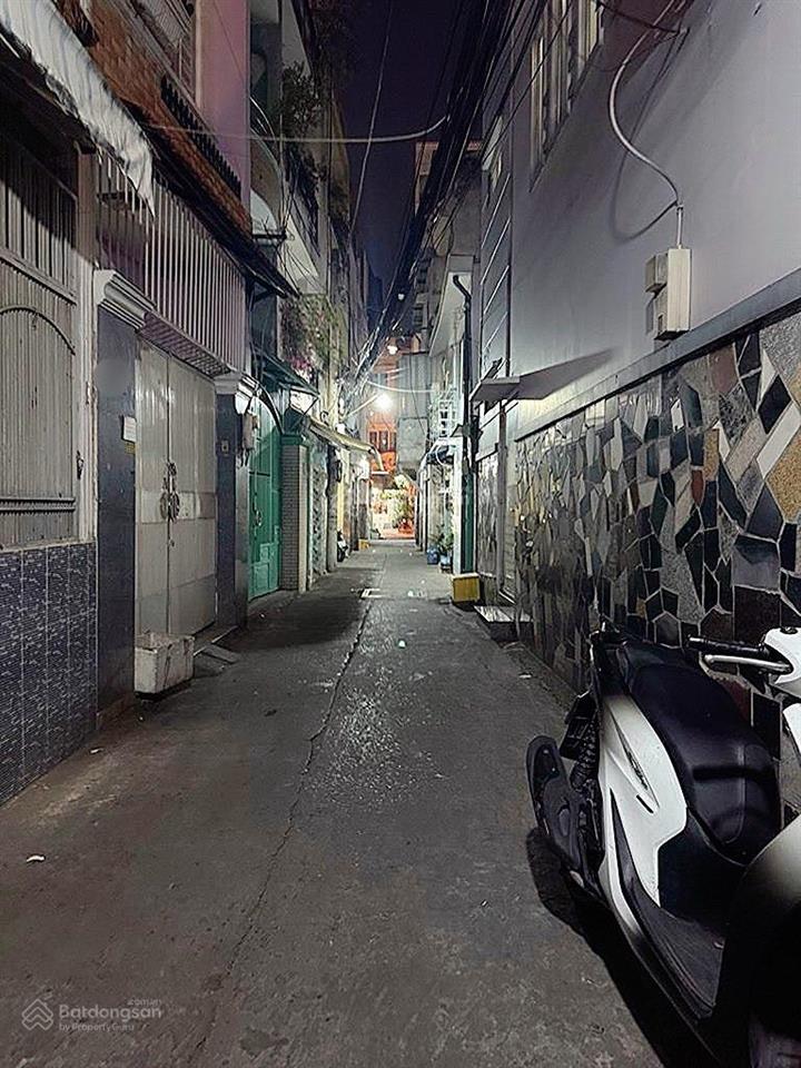 Nhà c3, lô góc, sổ đẹp  cách mạng tháng 8  4.7x7(27/32m2), 2tầng  4.6tỷ