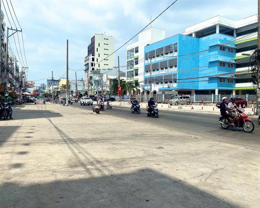 Nhà c3, lô góc, sổ đẹp  cách mạng tháng 8  4.7x7(27/32m2), 2tầng  4.6tỷ