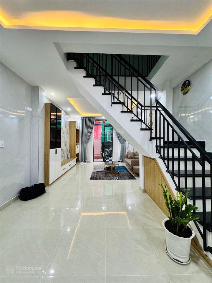 Nhà mới, 1/sẹc, lô góc không lg qh  trần quốc thảo  4x10m (42m2), 2 tầng  6.35 tỷ