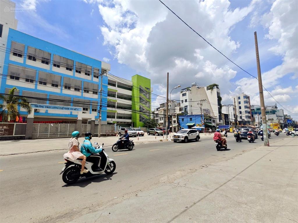 Nhà tâm huyết, sổ đẹp, ko lg qh  cách mạng tháng tám  4.3x7m (30m2) 4 tầng  5.8 tỷ