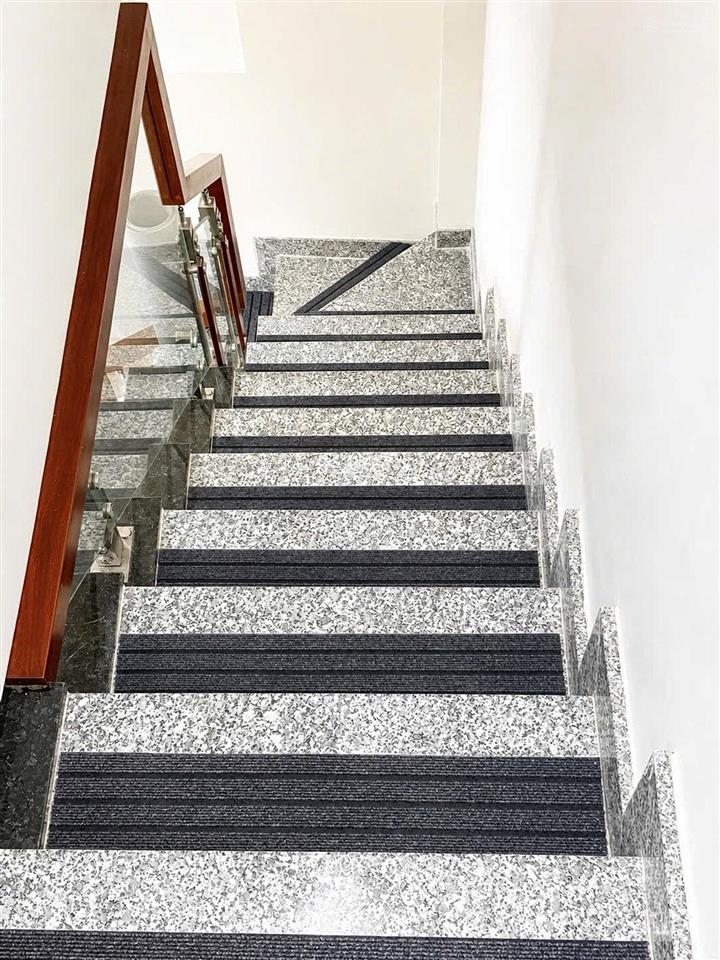 Nhà đẹp, 1/ sẹc, hẻm xh 4m  cách mạng tháng tám  24.2m2, 2 tầng  4.95tỷ