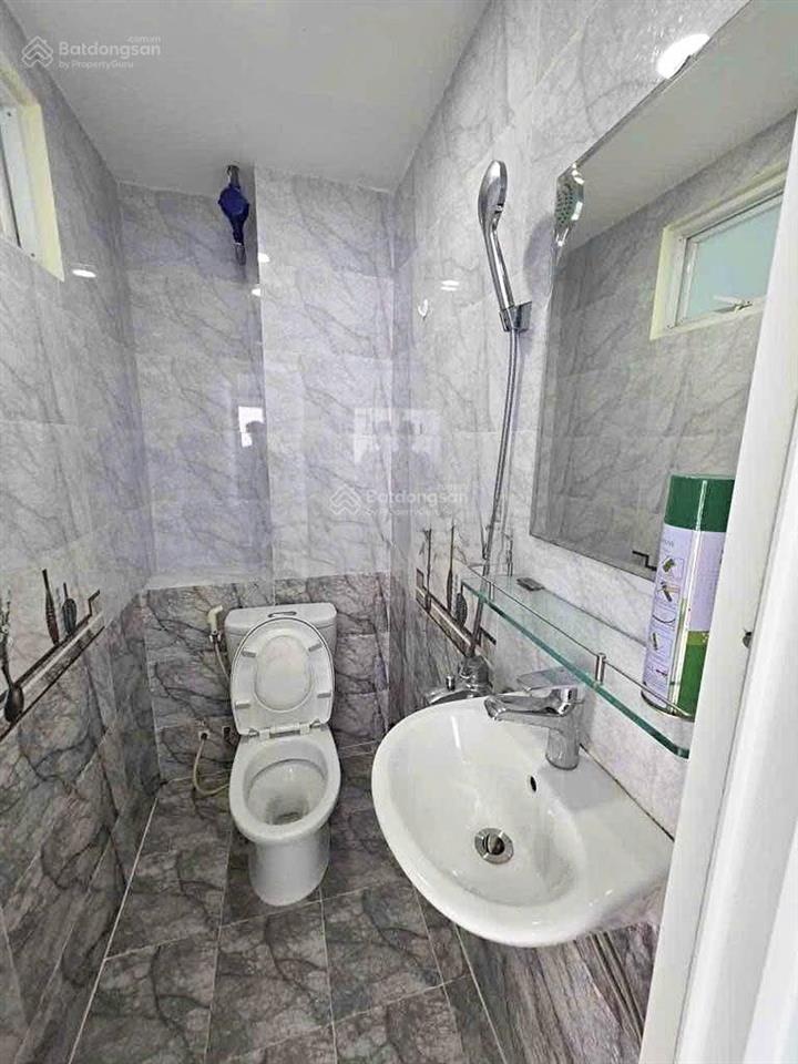 Nhà pastuer, lô góc, 1/sẹc  dtsd 75m2  10tr/tháng
