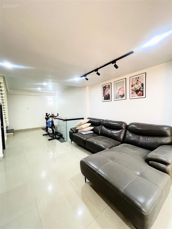 Nhà hxh, nở hậu đẹp  cách mạng tháng 8  4x14(53m2), 4tầng  9tỷ