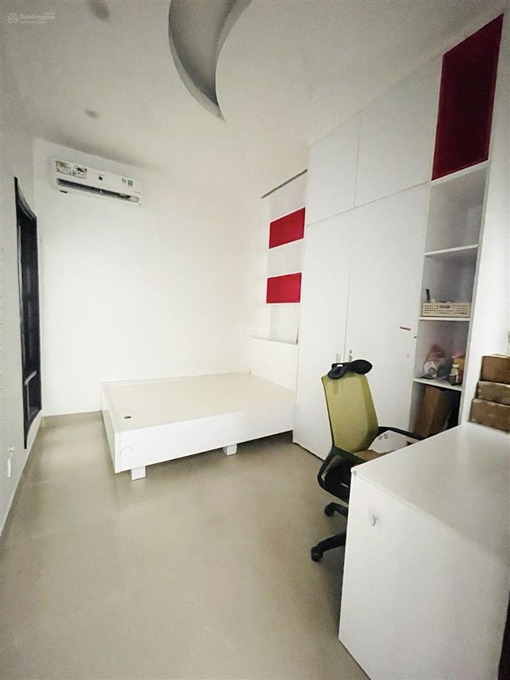 Nhà hxh, nở hậu đẹp  cách mạng tháng 8  4x14(53m2), 4tầng  9tỷ