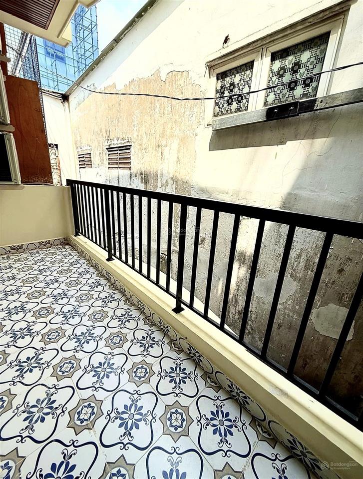 Nhà mới đẹp, full nội thất, sổ đẹp, ko lg qh  thành thái  3.7x8(30m2), 3 tầng  5.8 tỷ