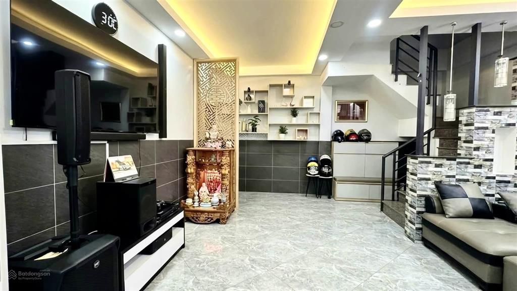 Nhà nở hậu, ngang 5m  trần quang diệu  32m2, 5 tầng  6,2 tỷ