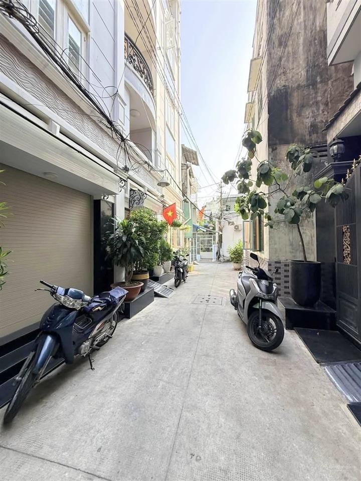 Nhà nở hậu, ngang 5m  trần quang diệu  32m2, 5 tầng  6,2 tỷ