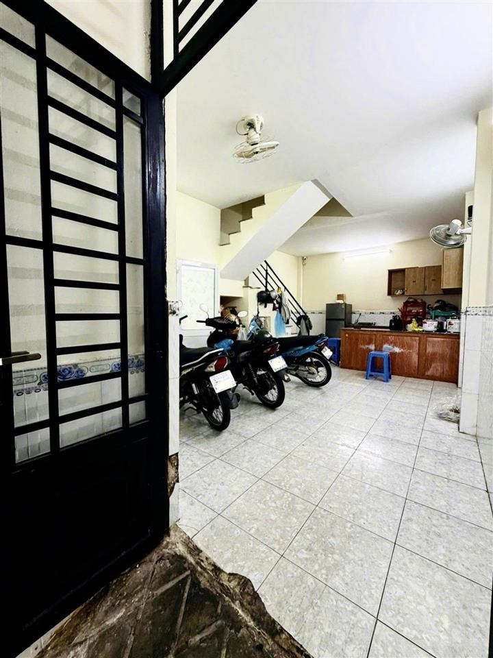 Nhà nở hậu  cách mạng tháng 8  42m2, 4tầng  4.98tỷ