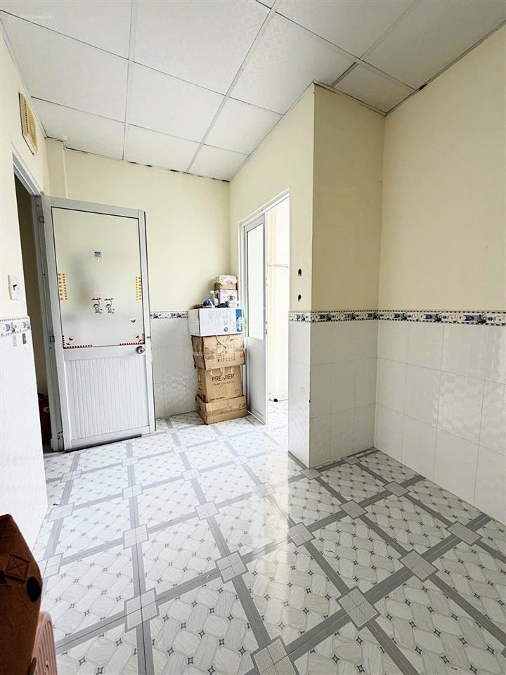 Nhà nở hậu  cách mạng tháng 8  42m2, 4tầng  4.98tỷ