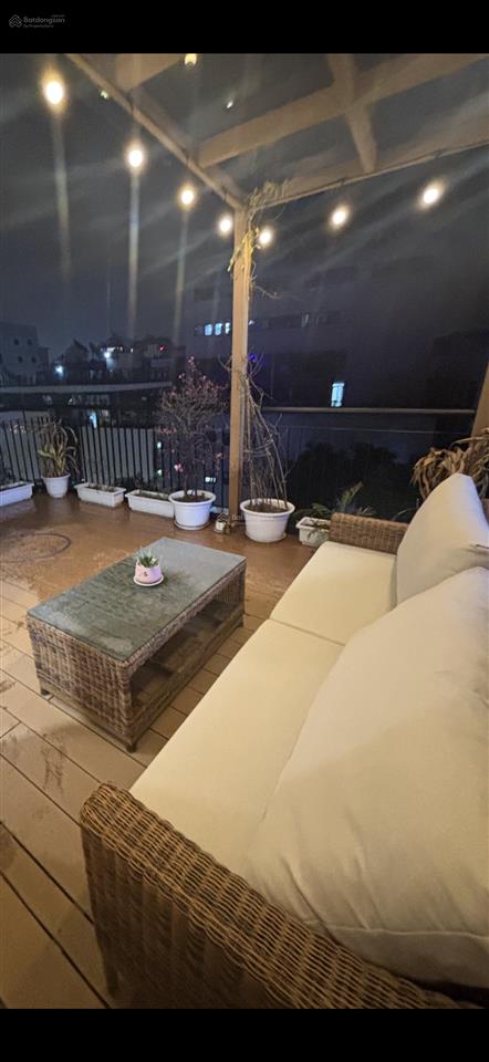 Nhà mặt phố  trung tâm phố cổ  cách hồ gươm chỉ 5 phút đi bộ,  0913 088 ***