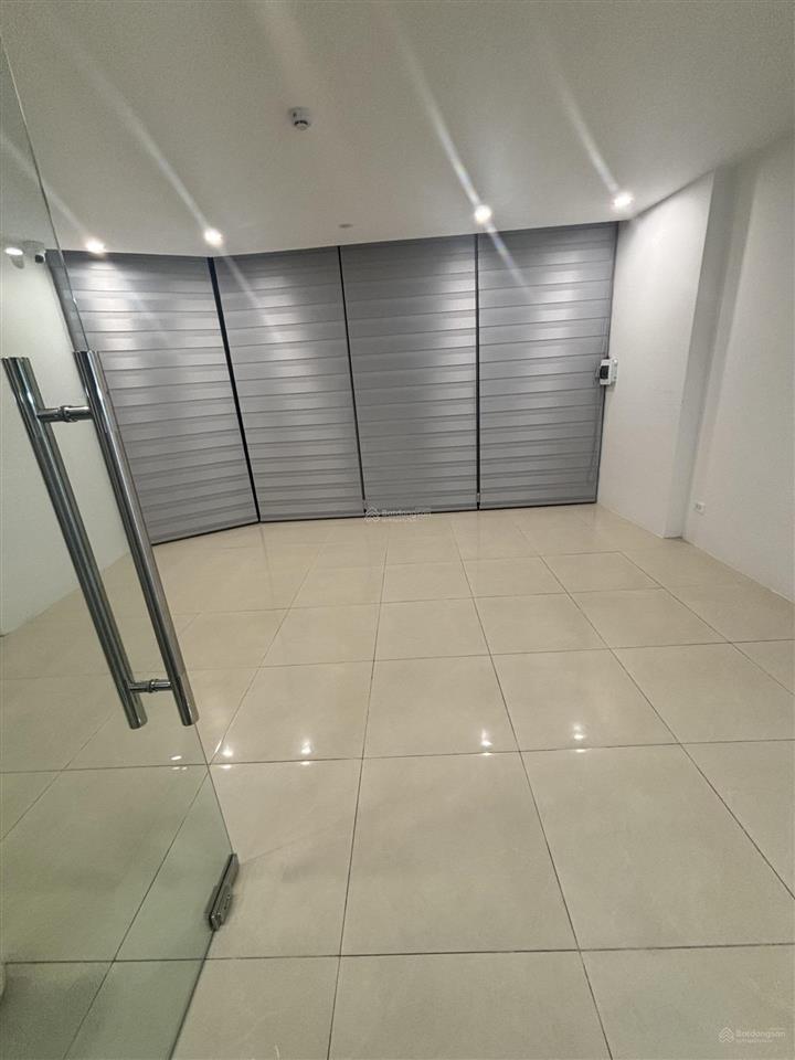 Nhà mặt phố  trung tâm phố cổ  cách hồ gươm chỉ 5 phút đi bộ,  0913 088 ***