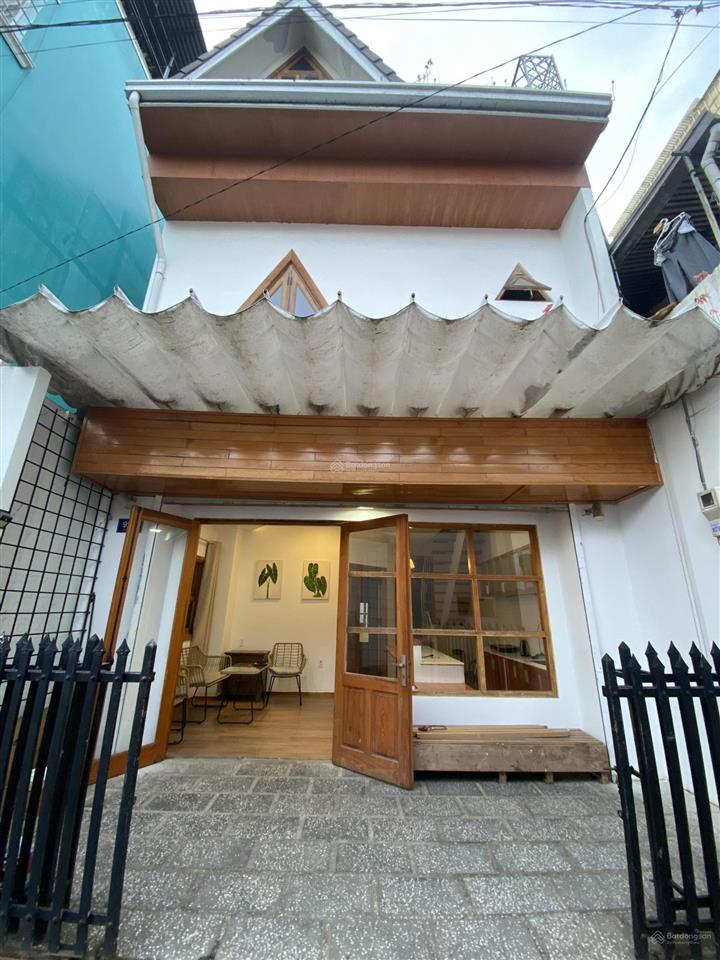 Nhà mới đẹp ngay trung tâm vị trí thuận lợi cho kinh doanh homestay ( cách chợ đêm 1,5km )