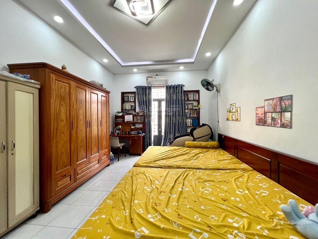 Bán nhà phạm văn bạch  4x12m  hẻm thông  2 tầng đúc  gần mặt tiền  nhà mới  chỉ 4,x tỷ