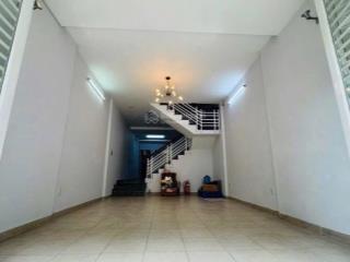 Bán nhà mặt phố 64m2, giá 13,5 tỷ tại đường 102, phường 4, quận 8, tp.hcm