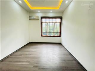 Chính chủ gửi bán dt 50m2 giá hơn 4 tỷ, ô tô đỗ ngõ nhà đông mỹ. vị trí đẹp dân cư đông