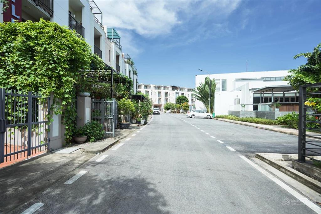 Bán villa lotus residences căn góc 3 mặt thoáng gần bãi tắm trung tâm du lịch bãi cháy, hạ long