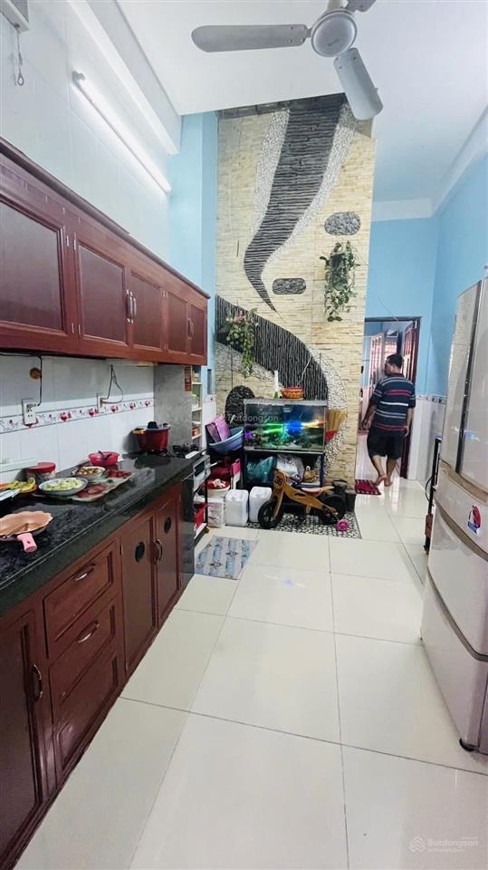 76m2, chỉ 4,2 tỷ tl, nhà 2 tầng, 4pn, đường 16  p long bình q9, đường thông ô tô chạy, dân trí cao