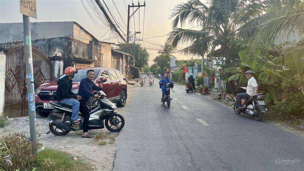 Nhanh mới kịp  1 căn duy nhất  2 tầng mới, chỉ 3, x tỷ tl, đường số 8, ngay đông tăng long q9.