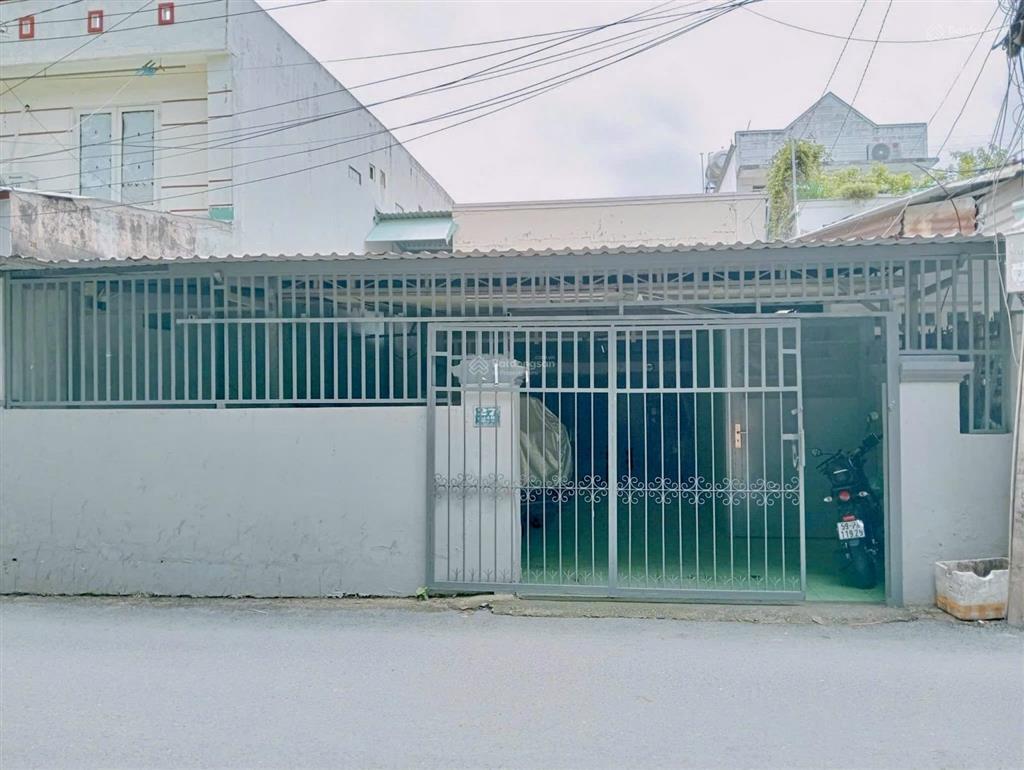 Quận 2  nhà đất rộng 156m2 ngang 7.7m nở hậu 11m hẻm nhựa ô tô, 3 pn  18,x tỷ tl