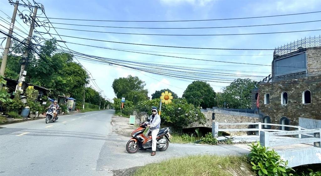 Long thuận  mặt tiền đường kinh doanh  giáp phim trường  dt 2000m2  chỉ 50 tỷ còn bớt