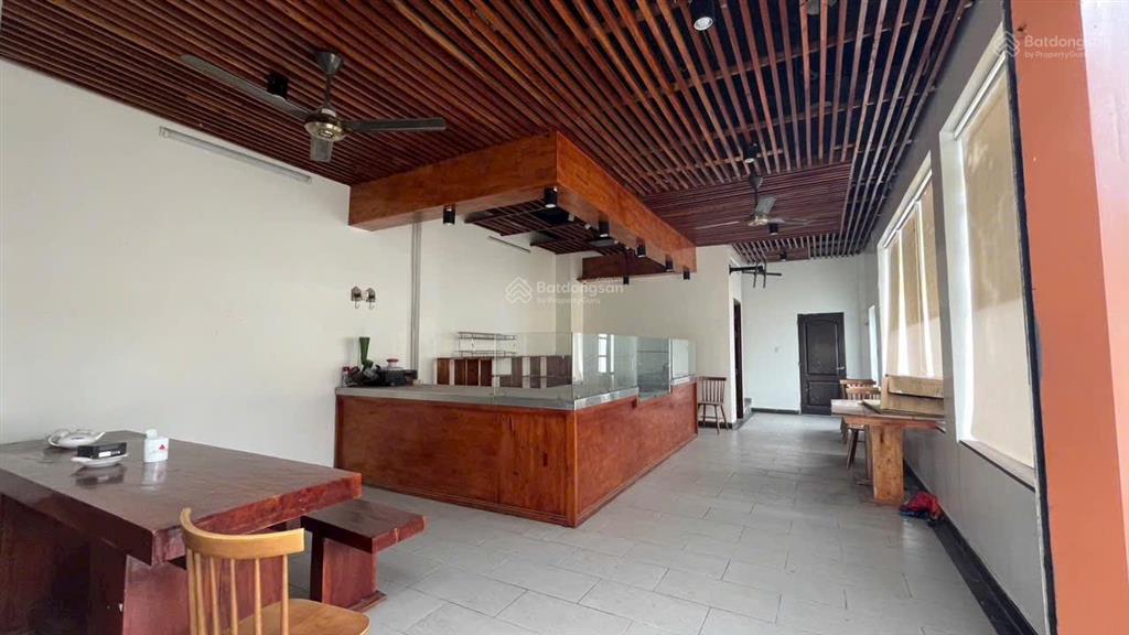 Nhà mặt tiền kd võ văn hát, ngay trường đh tài chính marketing, 123m2, 3 lầu, 10,3 tỷ tl.