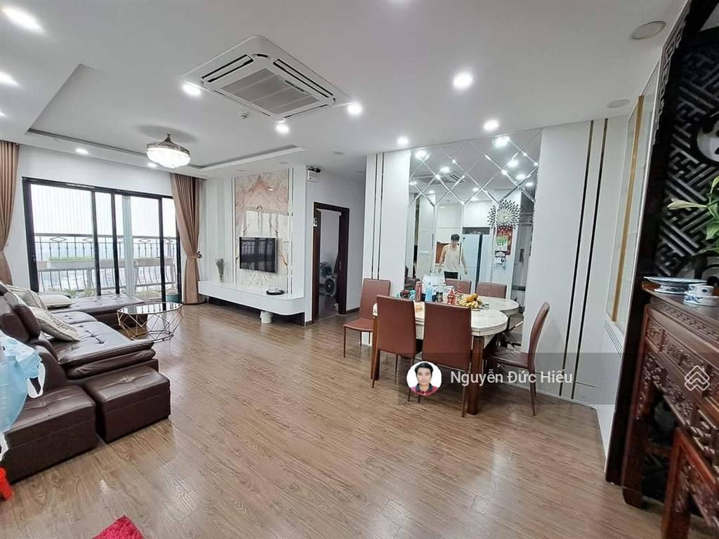 Tôi bán chung cư sme hoàng gia 105m2, 3 phòng ngủ, 3 vs, nhỉnh 5 tỷ