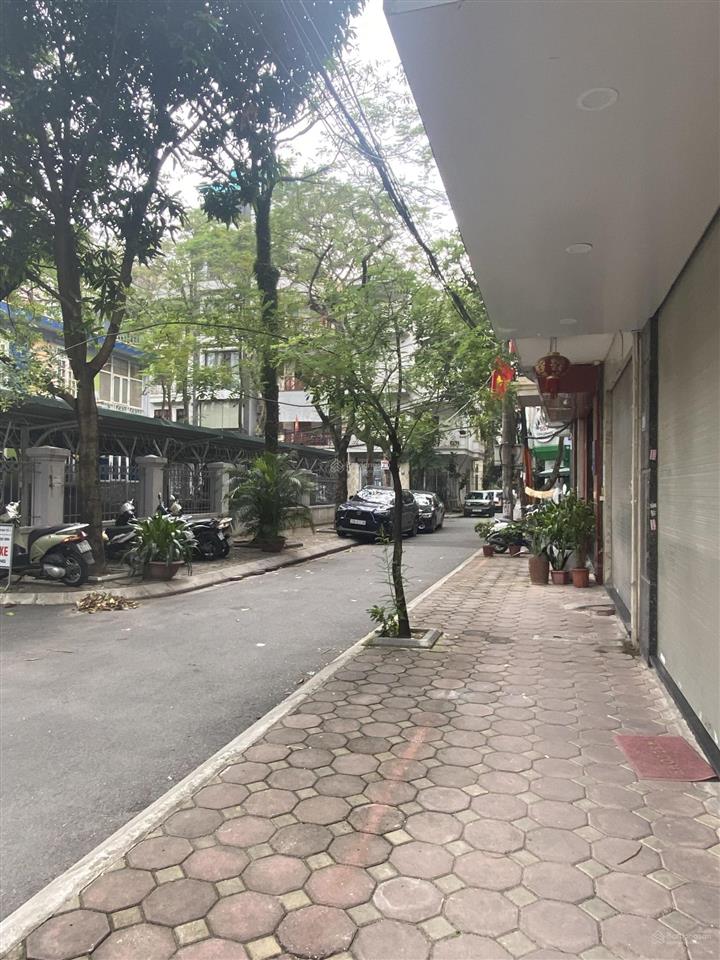 Cho thuê lô góc ngõ phố đỗ quang, cầu giấy. dt 70m2, 4,5 tầng. ôtô tránh. nhà đẹp. 35 tr/th