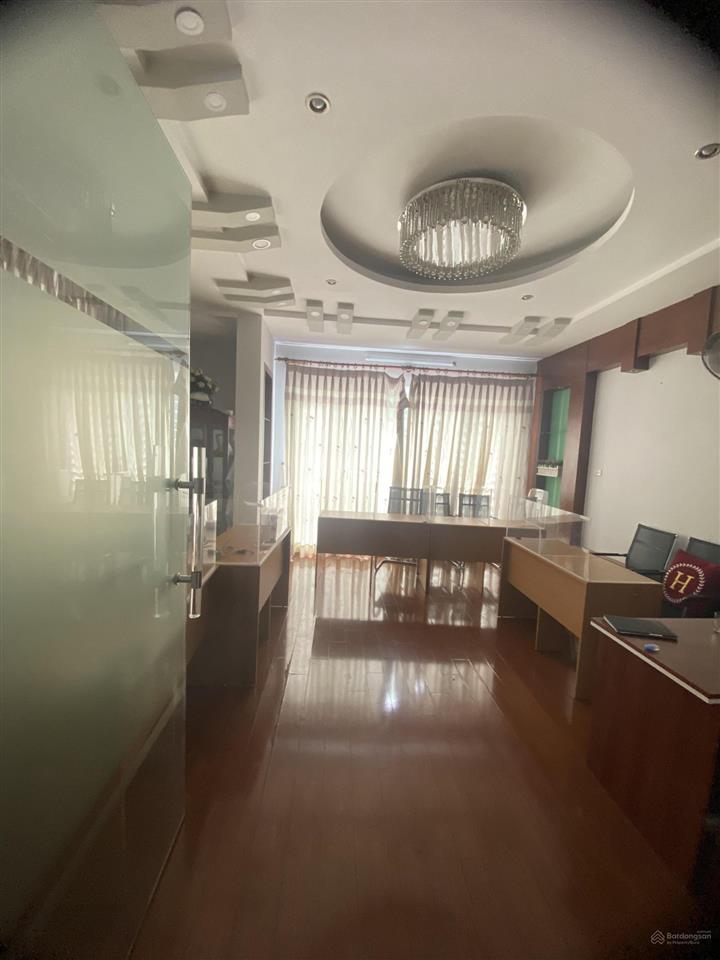 Cho thuê lô góc ngõ phố đỗ quang, cầu giấy. dt 70m2, 4,5 tầng. ôtô tránh. nhà đẹp. 35 tr/th