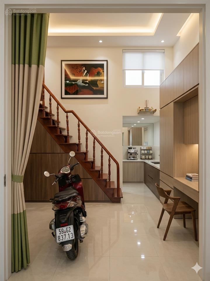 Bán nhà phố ngay chợ đường gần hà huy giáp q12, 5x12m, 2pn 2wc btct, shr, giá chỉ 3.25 tỷ