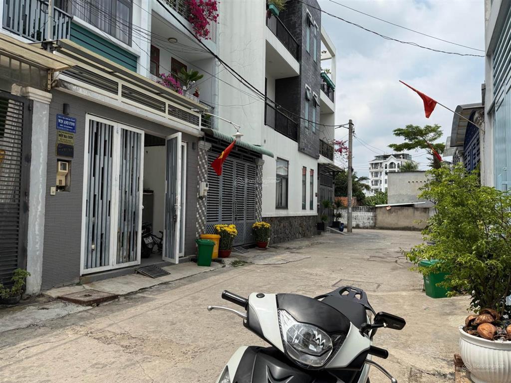 Đất  khu phân lô  shr  hxh  hà huy giáp  ngã tư ga quận 12  65m2  4x16.3m  3tỷ9