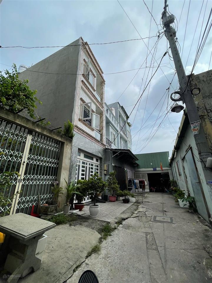 Bán nhà đông hưng thuận q12, 4x15m, 1 trệt 2 lầu, 4pn, xe hơi vào nhà, sổ hoàn công, giá 5,4 tỷ