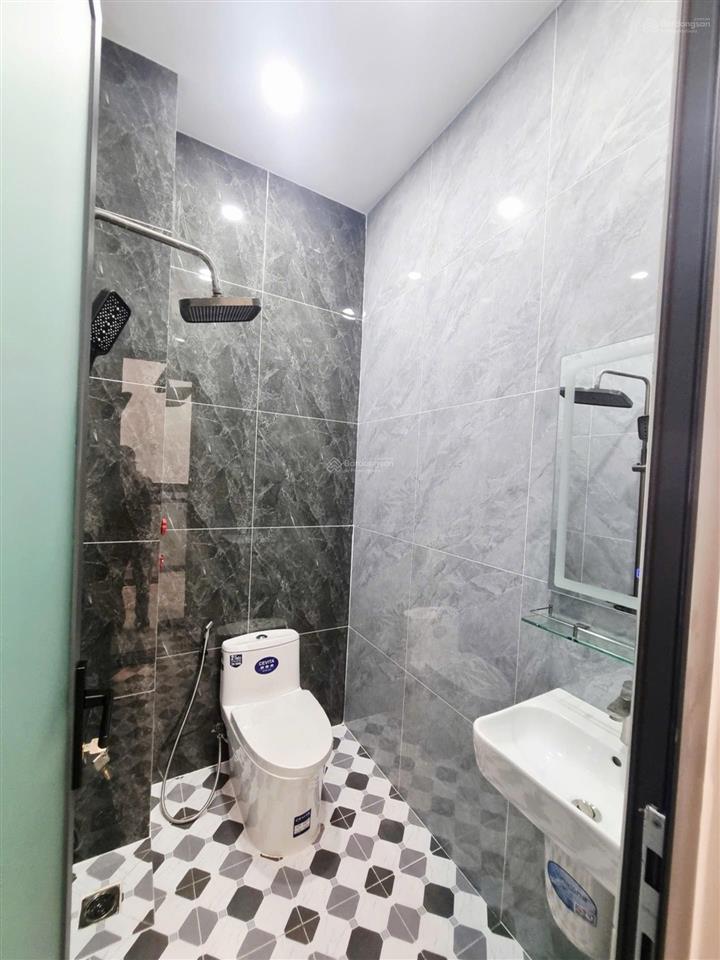 Bán nhà đông hưng thuận q12, 4x15m, 1 trệt 2 lầu, 4pn, xe hơi vào nhà, sổ hoàn công, giá 5,4 tỷ