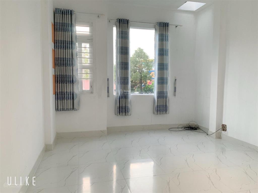 Nhà 2 tầng 86m2 ngang cực rộng 6,9m bên cạnh cao đẳng điện lực thạnh lộc quận 12  chỉ 4,95 tỷ tl