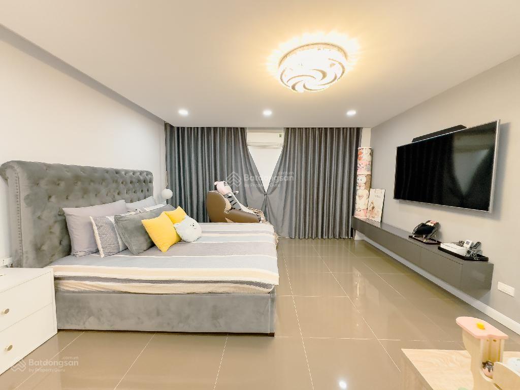 Mặt tiền kinh doanh lô góc  cách mạng tháng tám  210m 3 tầng 20 tỷ
