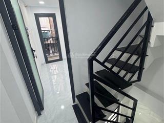 Nhà xinh 4tâng quận 10 vĩnh viễn.ngay khu ăn uống nguyễn tri phương.bệnh viện 30/4
