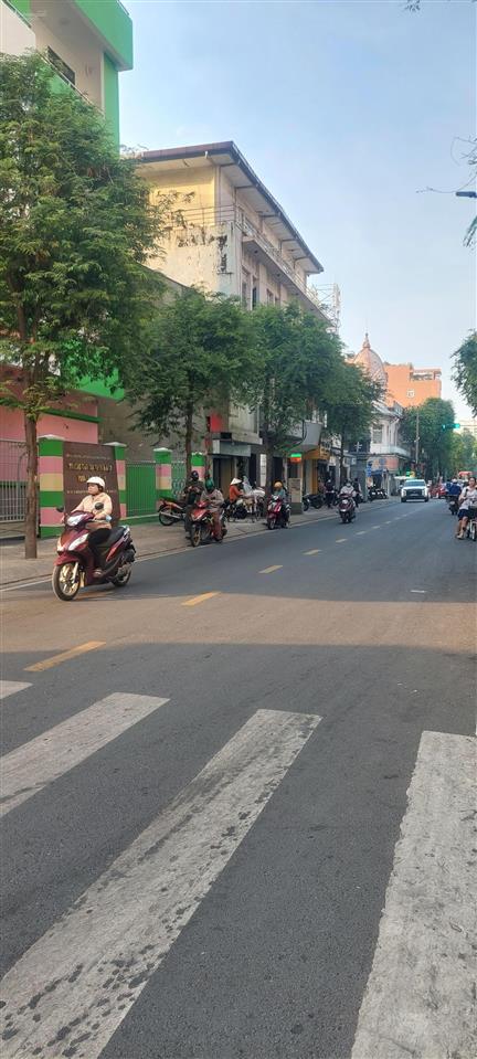 Nhà 4.3 x 16.4m  mặt tiền trệt ngô quyền  trần hưng đạo quận 5. tiện kinh doanh mua bán hay để ở