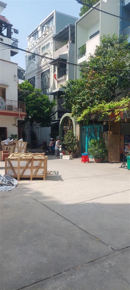 Nhà 4 tầng. hẻm xe tải quay đầu. sát trần hưng đạo, võ văn kiệt phố kinh doanh kim hoàn, đá quí.