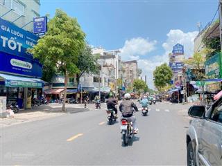 Nhà mặt tiền huỳnh mẫn đạt quận 5. 3tầng  sân thương. gần phan văn trị. bệnh viện nguyễn trãi.